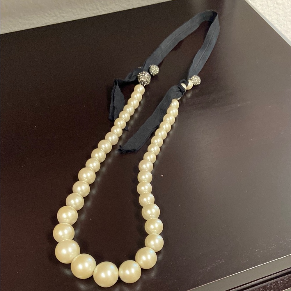 EUC Vintage Ann Taylor Elegant Cream Pearl Necklace with Black Ribbon